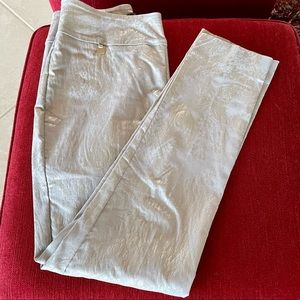 Peck&Peck Gray/Silver Irridescent Pattern Ankle Pants Sz 8 inseam about 29”
